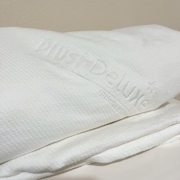 Premium Bamboo KING Mattress Protector - Picture 8 of 8